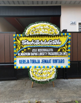 Papan Bunga Duka di Mapenduma